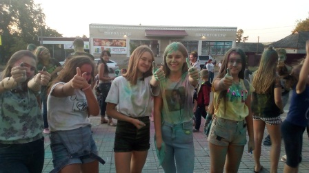 Яркий фестиваль красок прошел в Нововладимировской